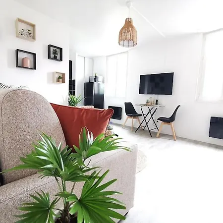 L'authentique *studio *parking Prive* *wifi*calme Apartman